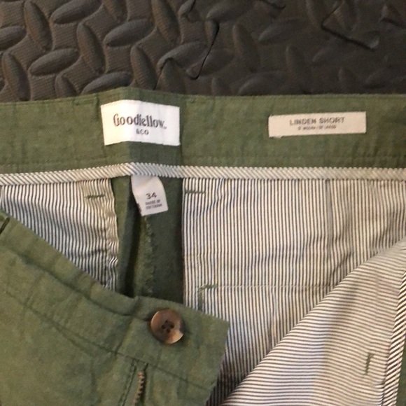 Goodfellow Men’s Olive green shirt size 34 - Picture 3 of 3